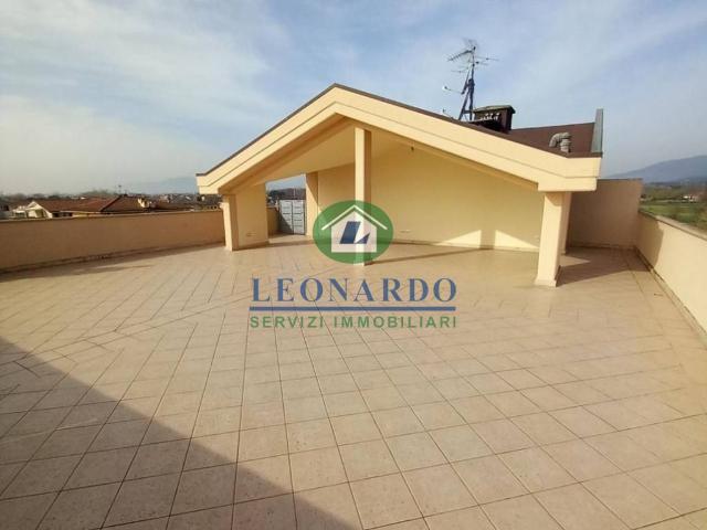 Attico con terrazzi, Massa e Cozzile traversagna