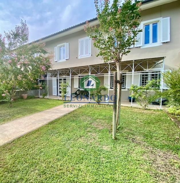 Casa indipendente con giardino, Buggiano borgo a