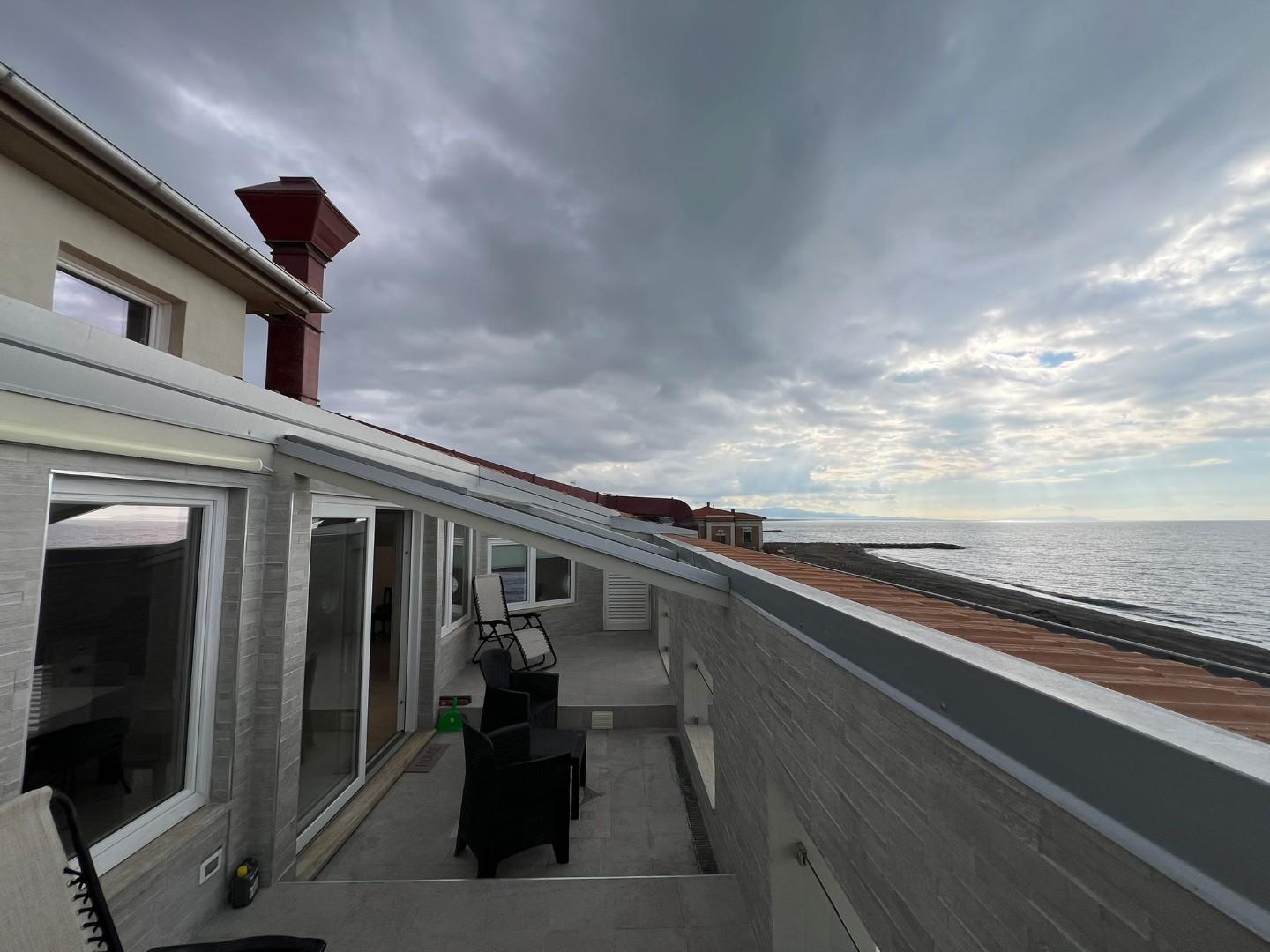 Attico con terrazzo, Cecina marina