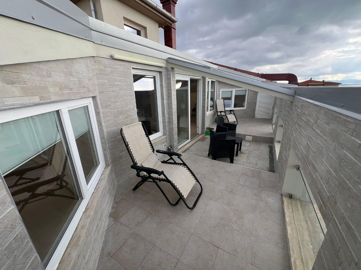 Attico con terrazzo, Cecina marina