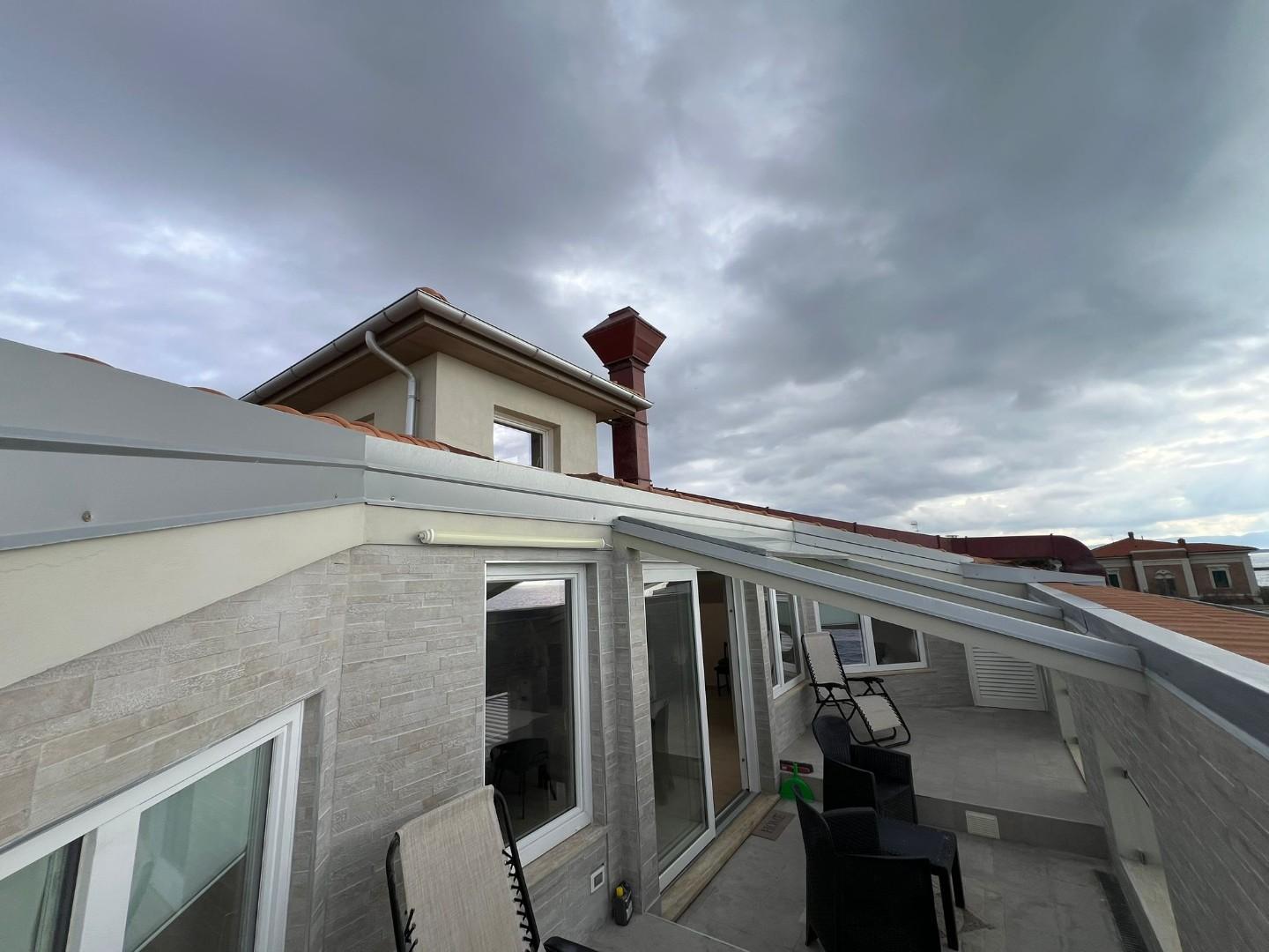 Attico con terrazzo, Cecina marina