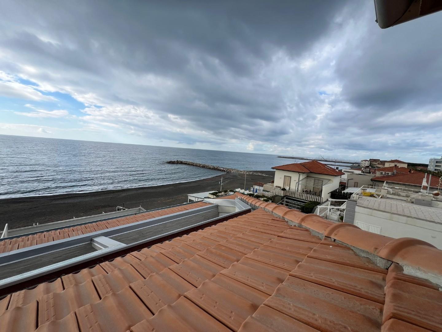 Attico con terrazzo, Cecina marina