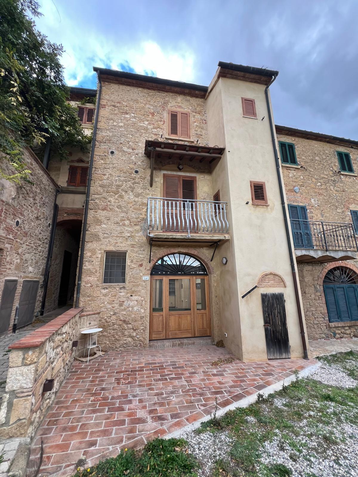 Casa indipendente con terrazzo a Casale Marittimo