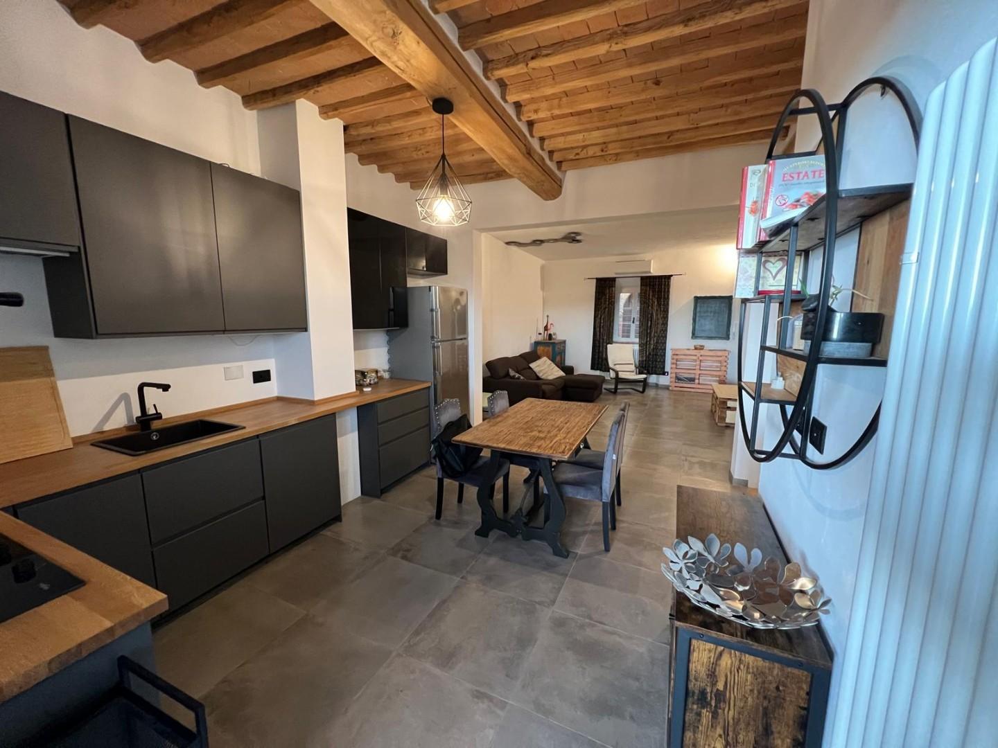 Casa indipendente con terrazzo a Casale Marittimo