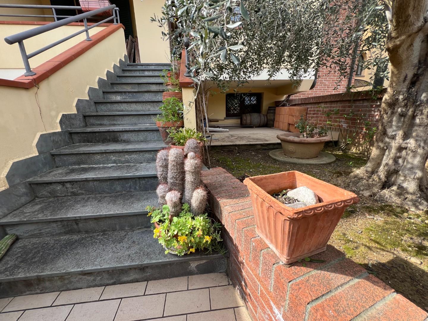 Villa con giardino, Cecina citt� giardino