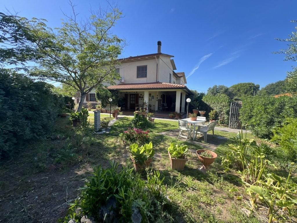 Quadrilocale con giardino, Piombino baratti