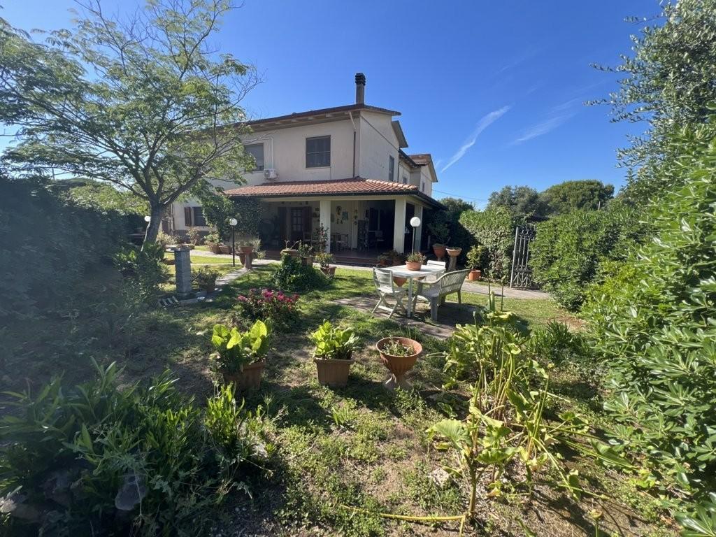 Quadrilocale con giardino, Piombino baratti