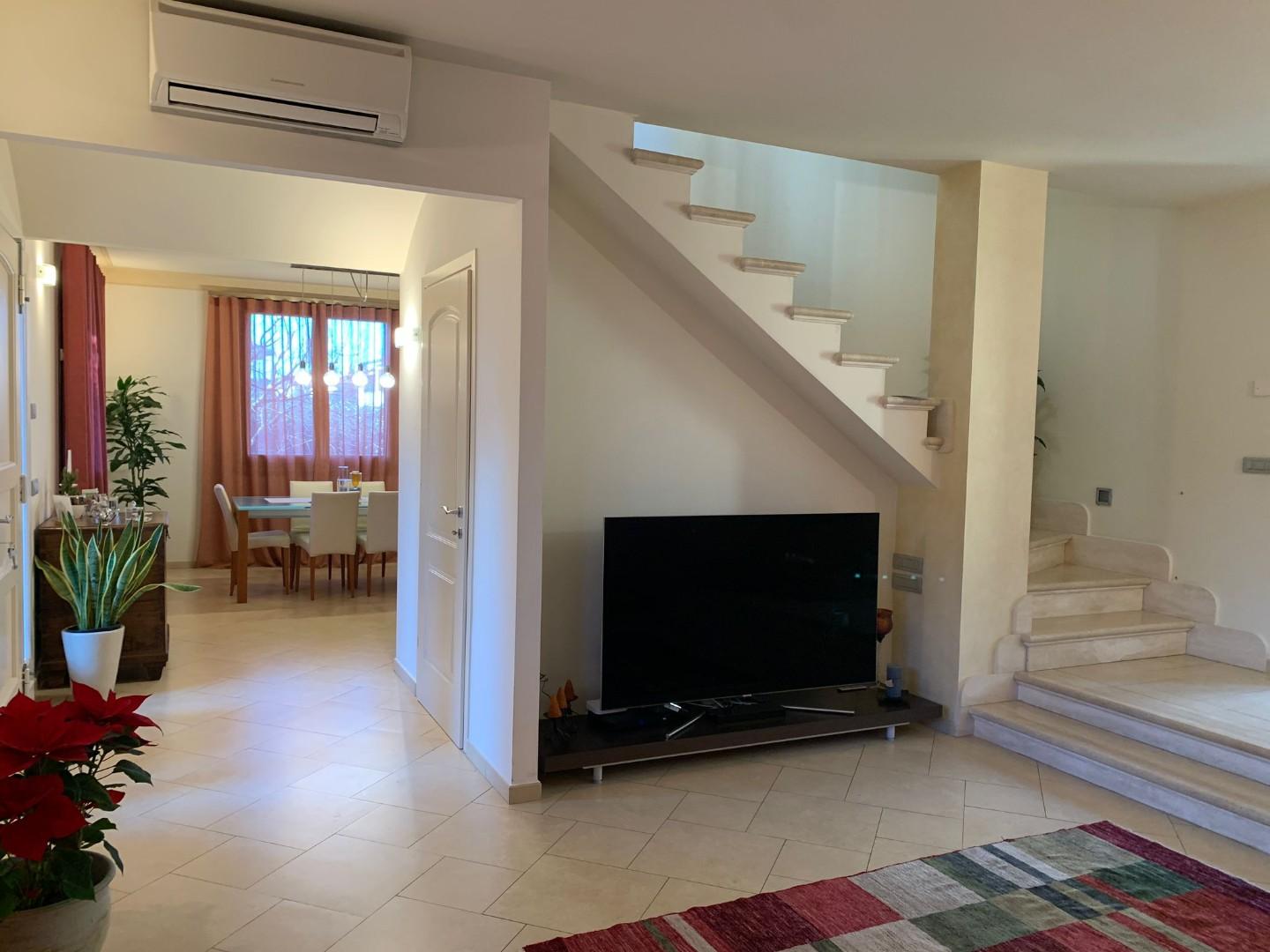 Villa con giardino a Cecina