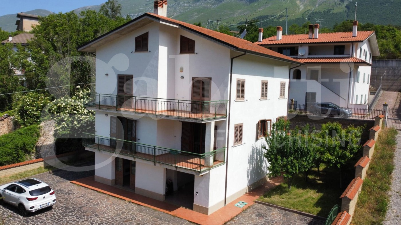 Villa con giardino a L'Aquila