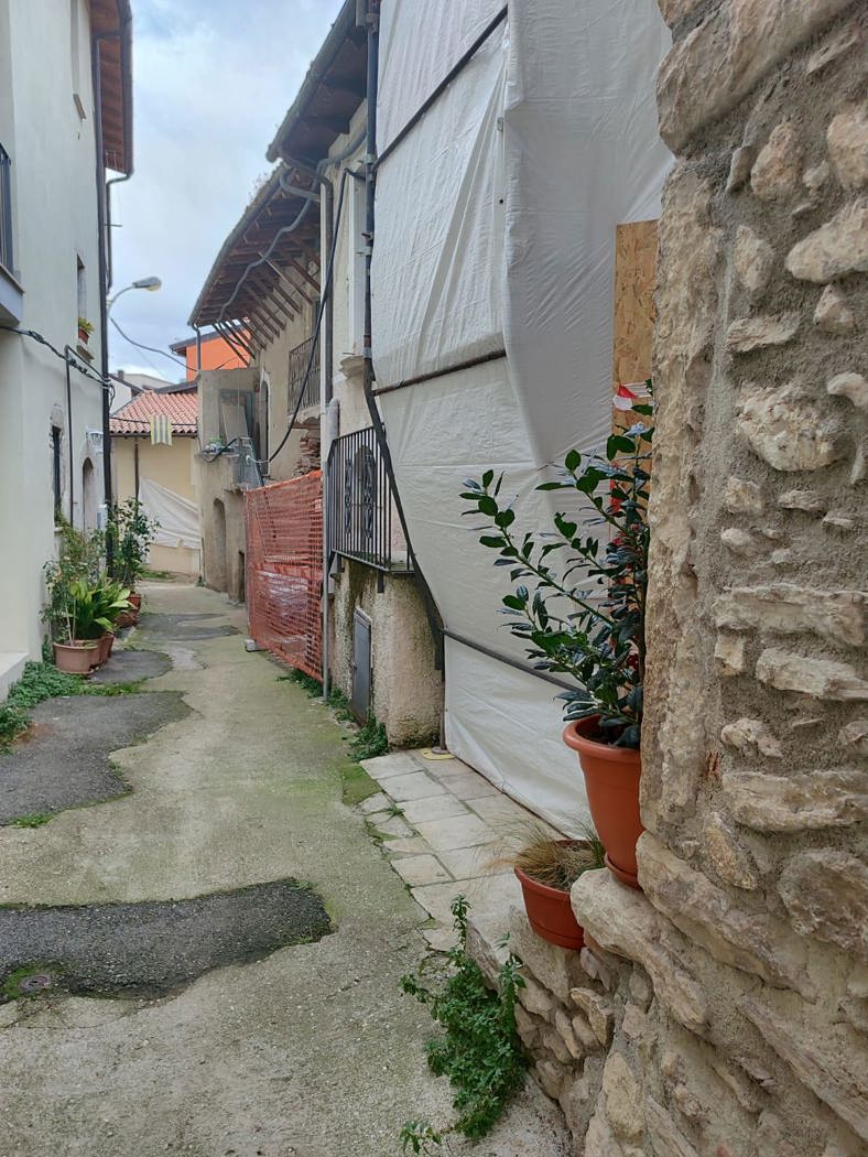 Casa indipendente ristrutturata a L'Aquila