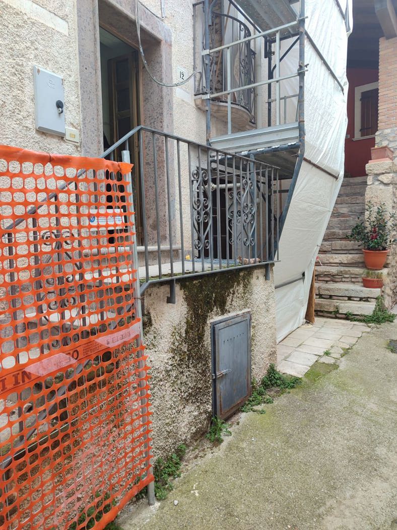 Casa indipendente ristrutturata a L'Aquila