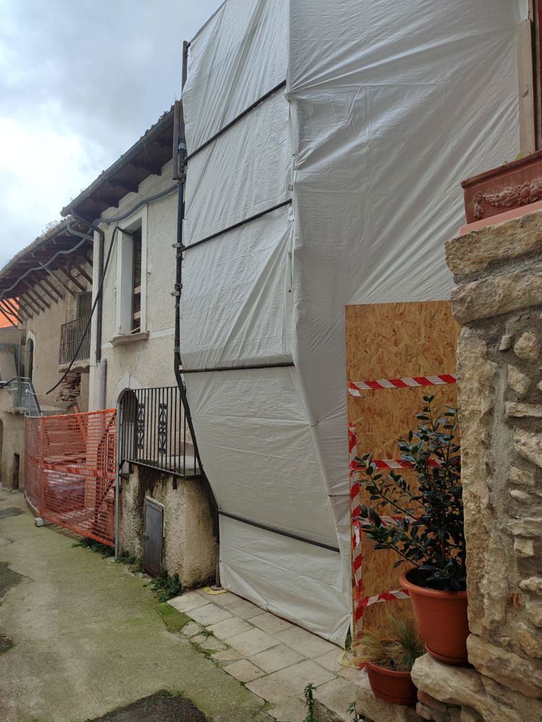 Casa indipendente ristrutturata a L'Aquila