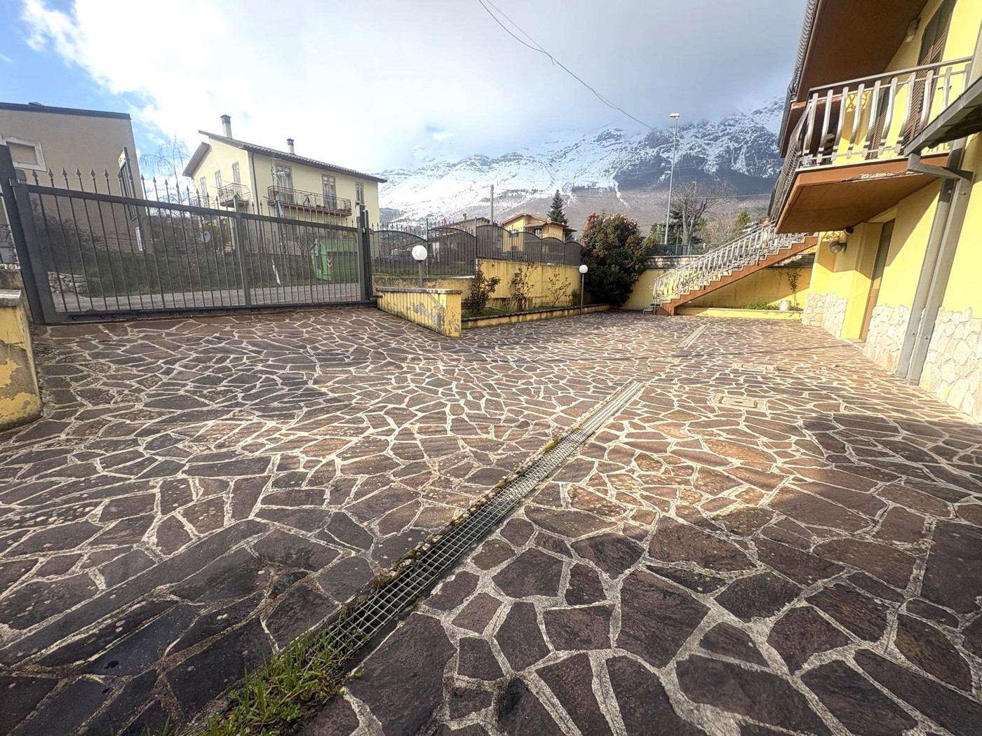 Casa indipendente in vendita a L'Aquila