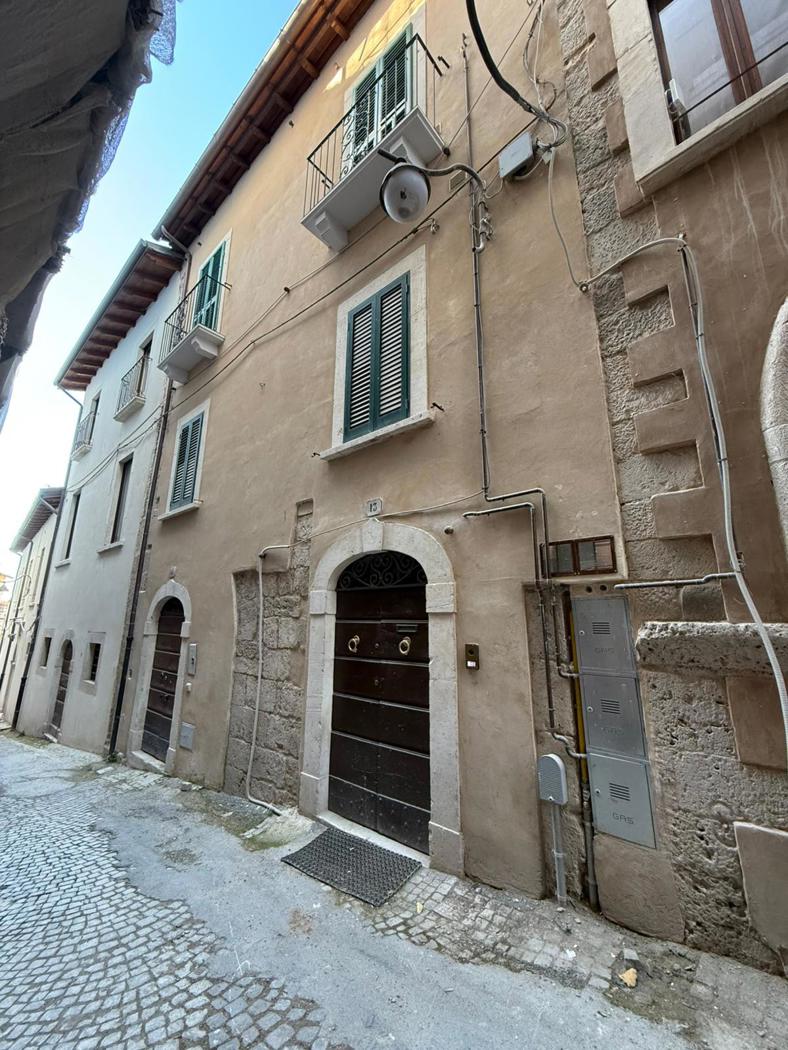 Locale commerciale in vendita a L'Aquila