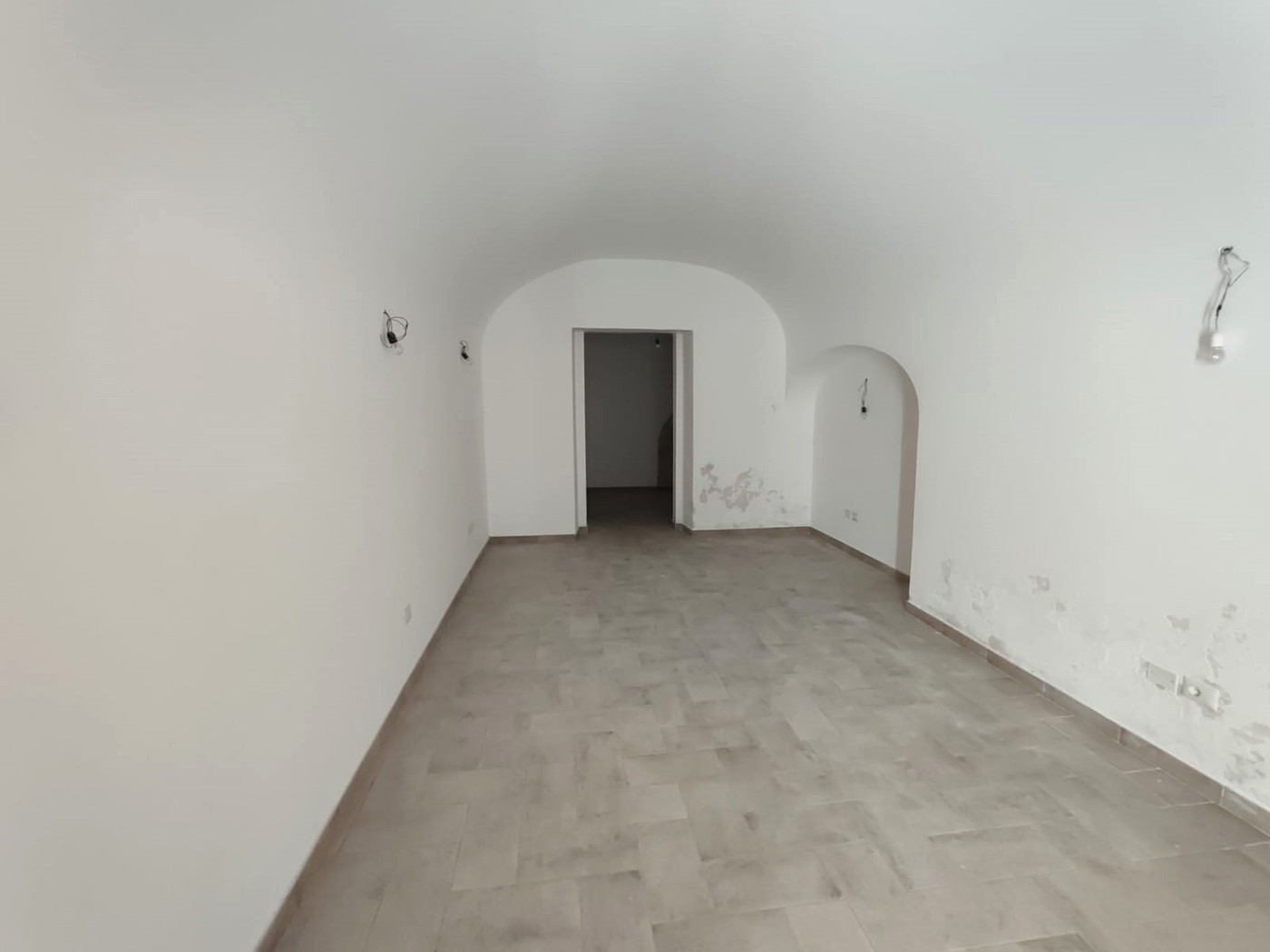 Locale commerciale in vendita a L'Aquila