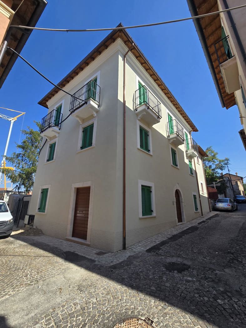 Quadrilocale arredato in affitto a L'Aquila