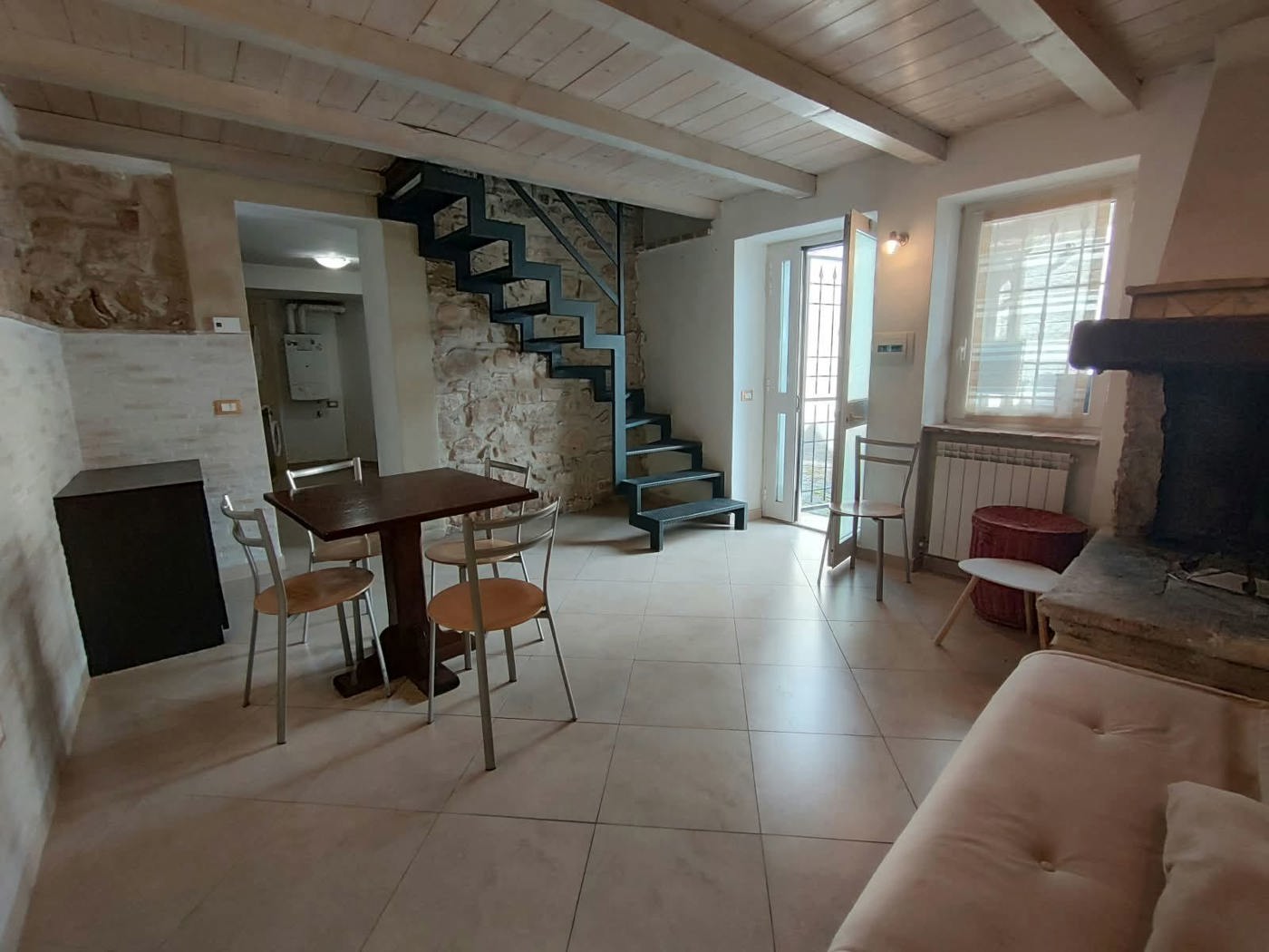 Casa indipendente in affitto a L'Aquila