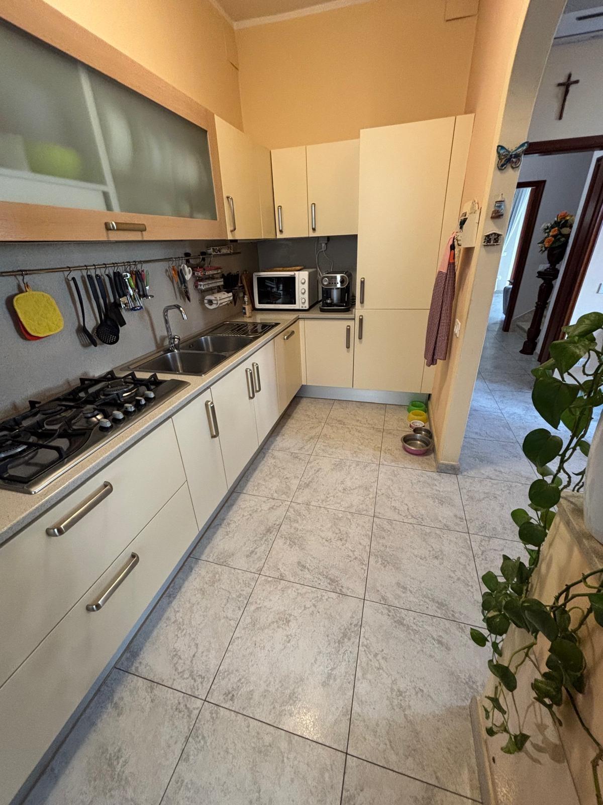 Casa indipendente con terrazzi, Empoli corniola