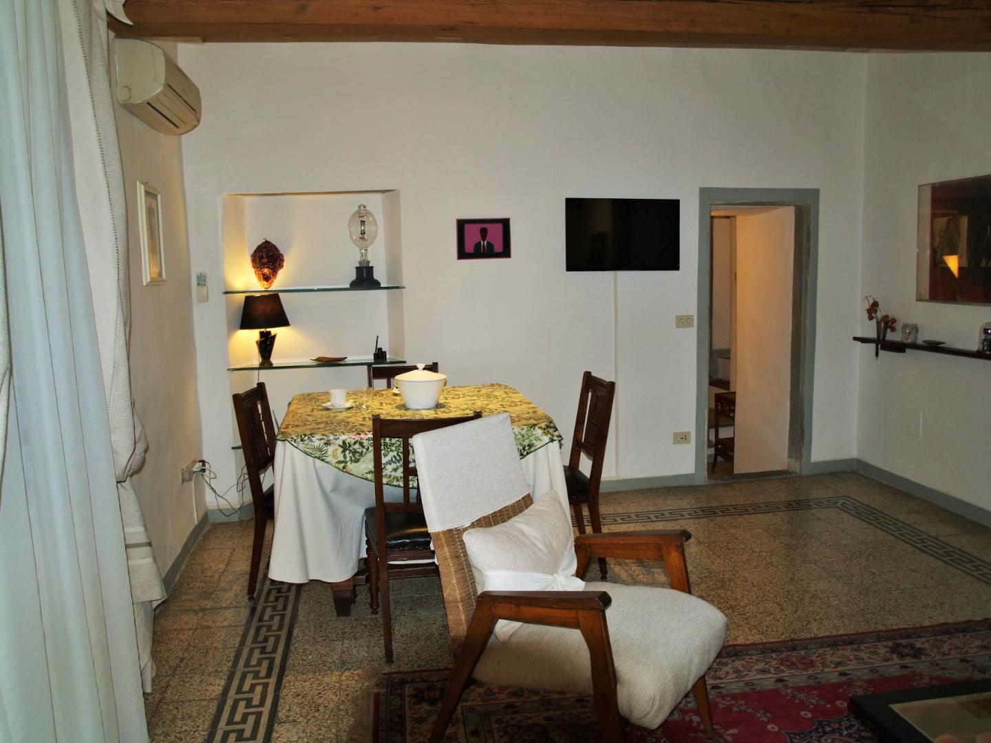 Trilocale arredato in affitto a Firenze