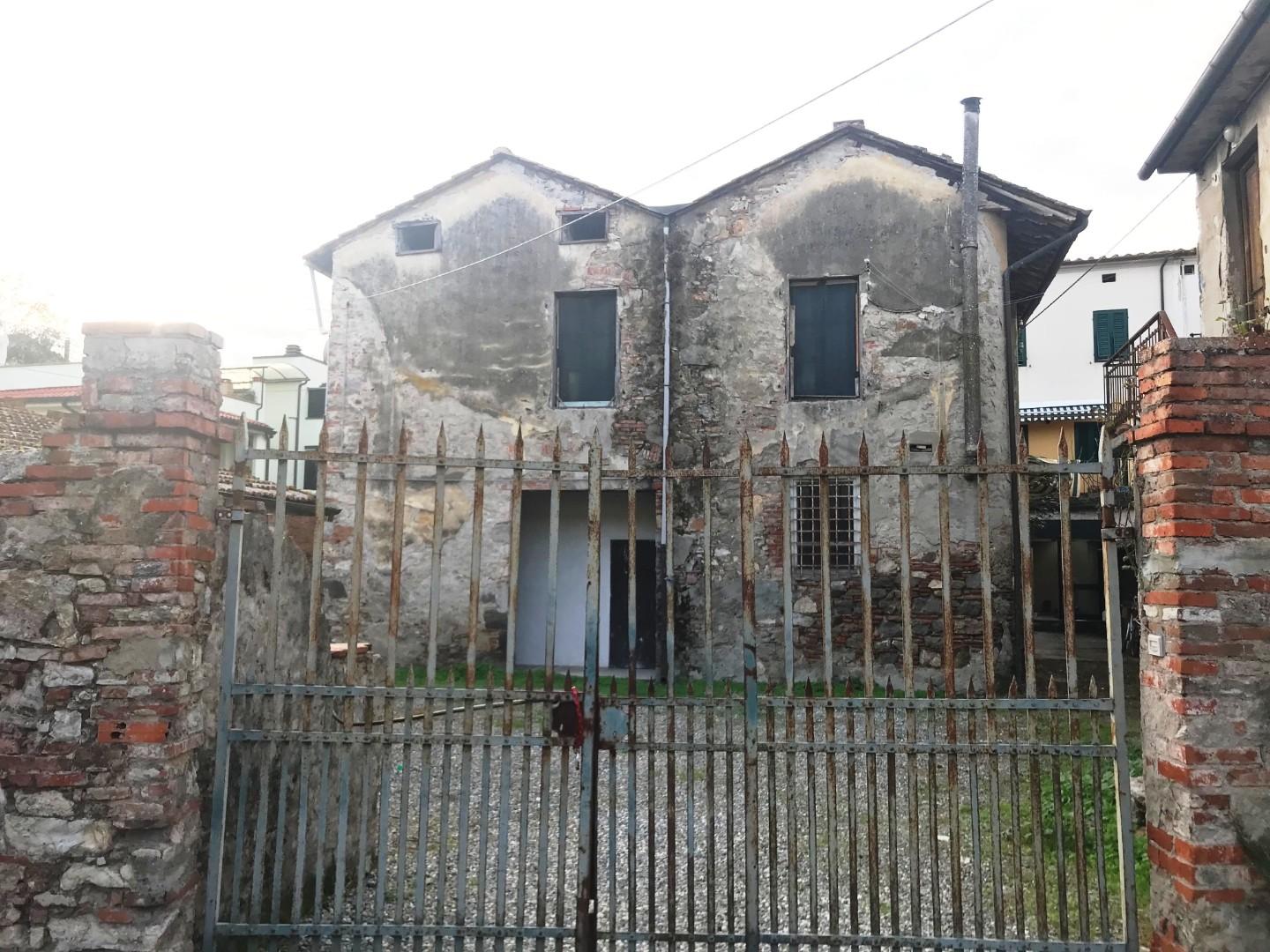 Locale commerciale da ristrutturare, Lucca borgo giannotti