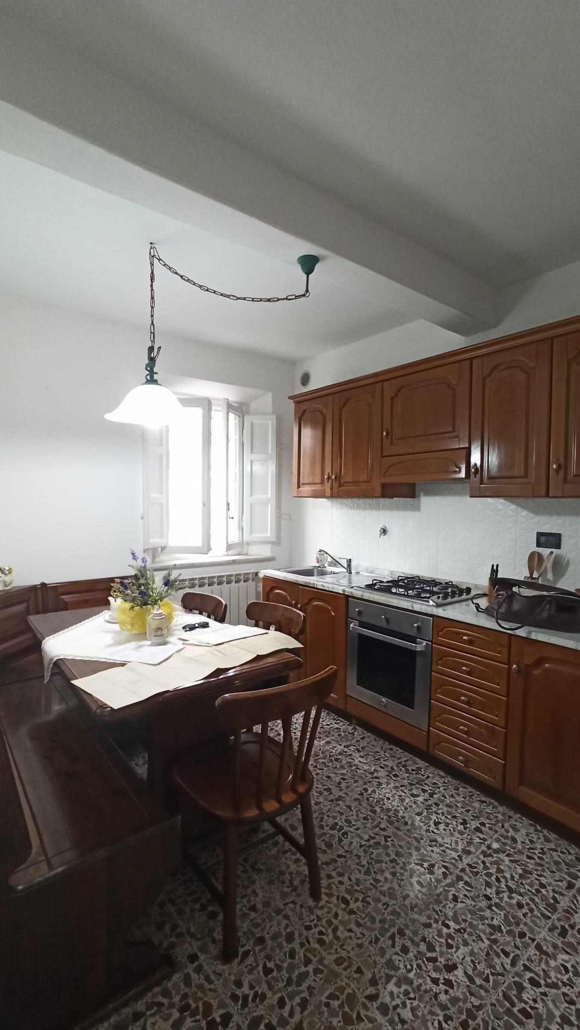 Casa indipendente con terrazzo, Lucca arancio
