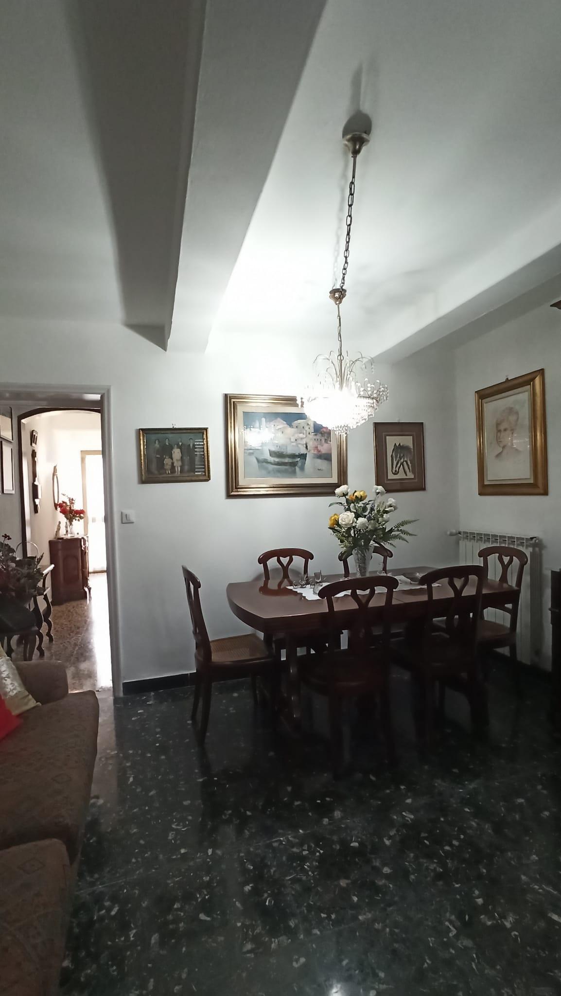 Casa indipendente con terrazzo, Lucca arancio