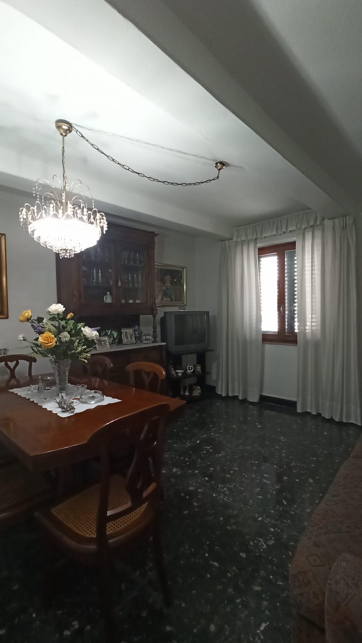 Casa indipendente con terrazzo, Lucca arancio