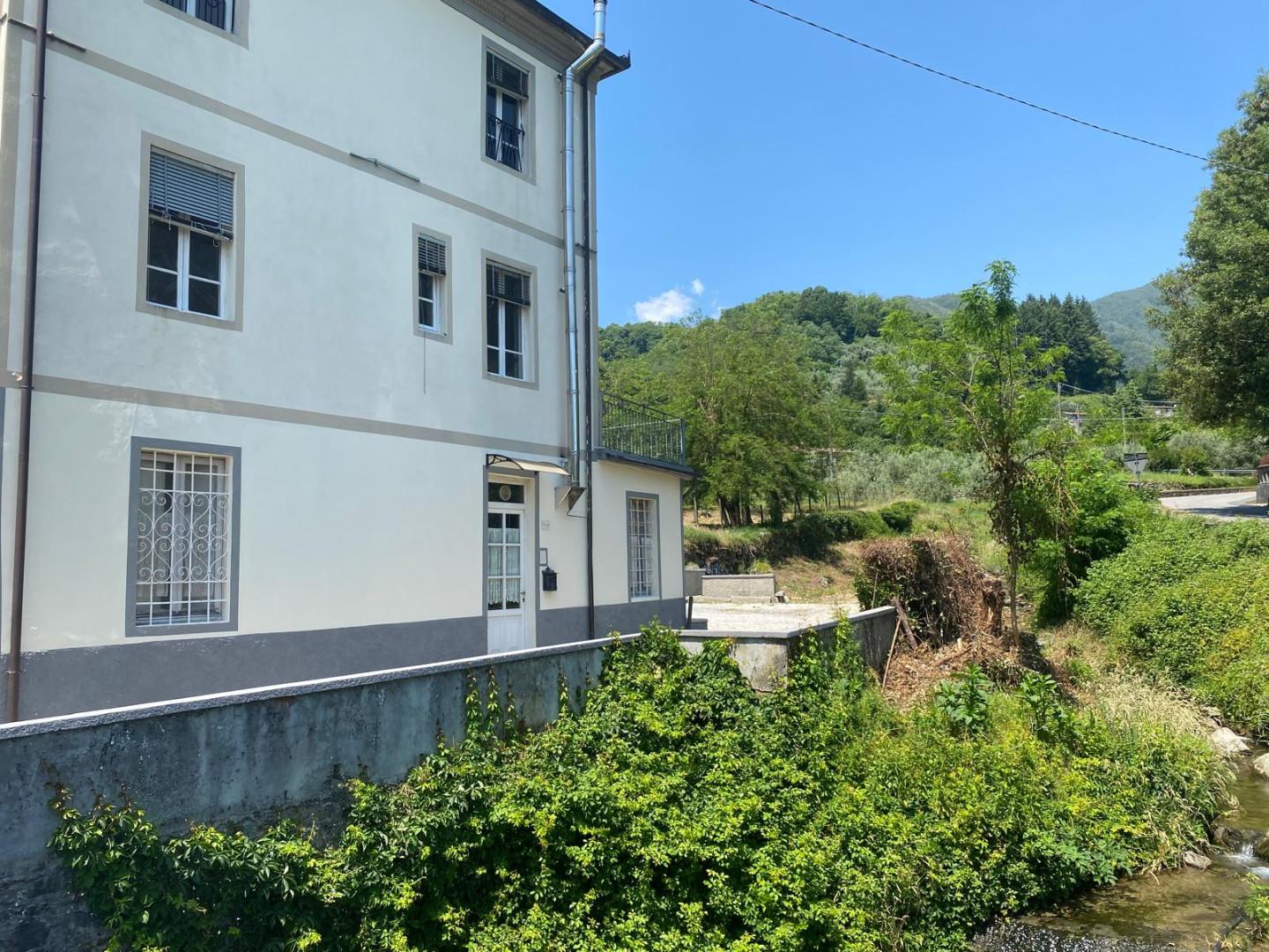 Quadrilocale con terrazzo, Pescaglia piegaio