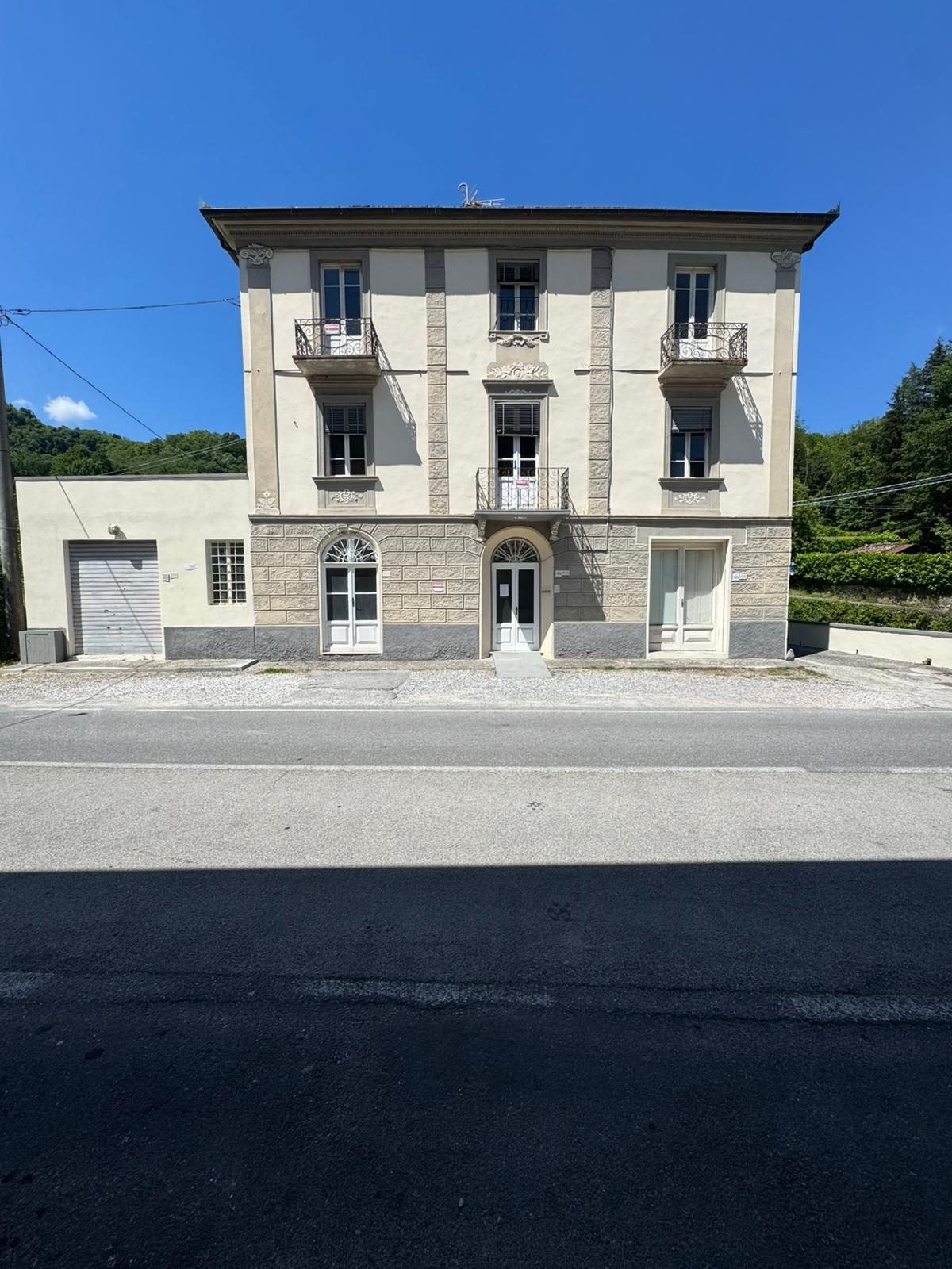 Quadrilocale con terrazzi, Pescaglia piegaio