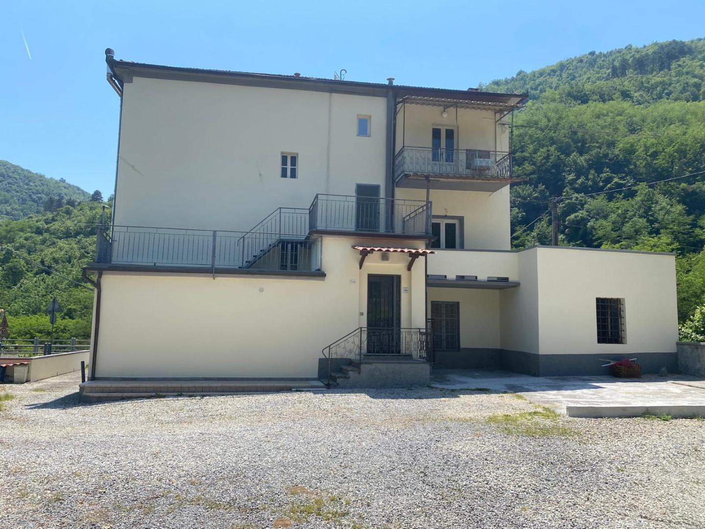 Quadrilocale con terrazzi, Pescaglia piegaio
