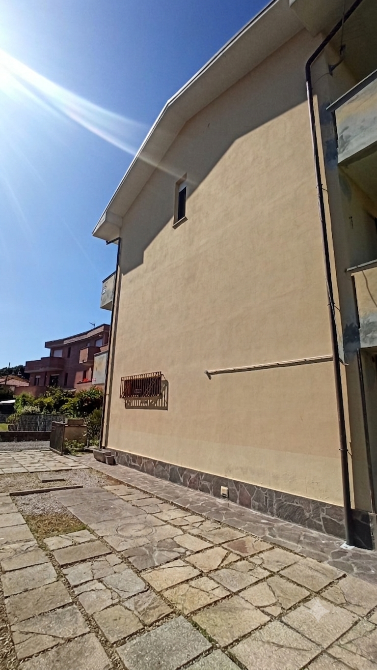 Villa Bifamiliare con giardino, Lucca nave