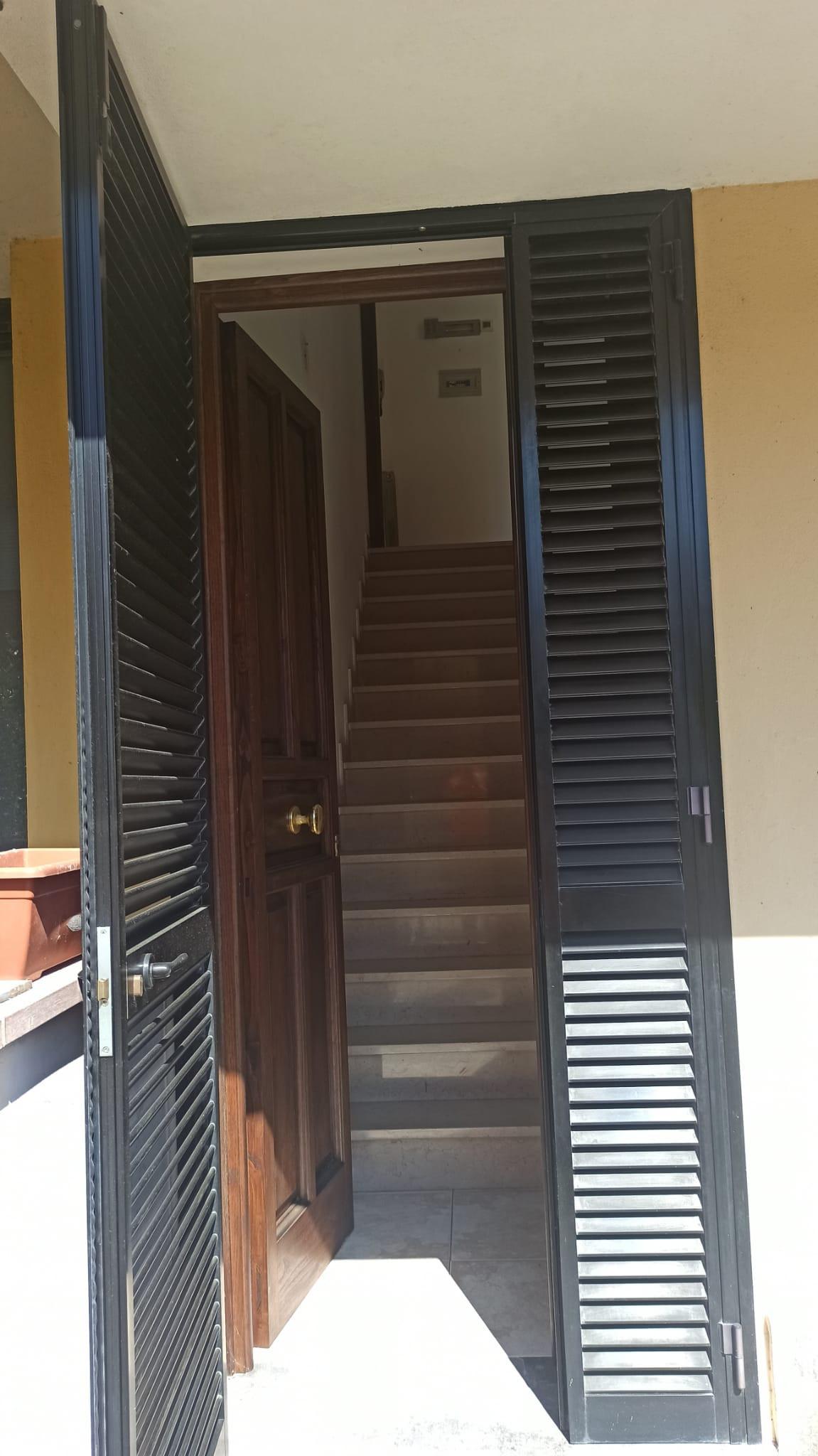 Villa Bifamiliare con giardino, Lucca nave
