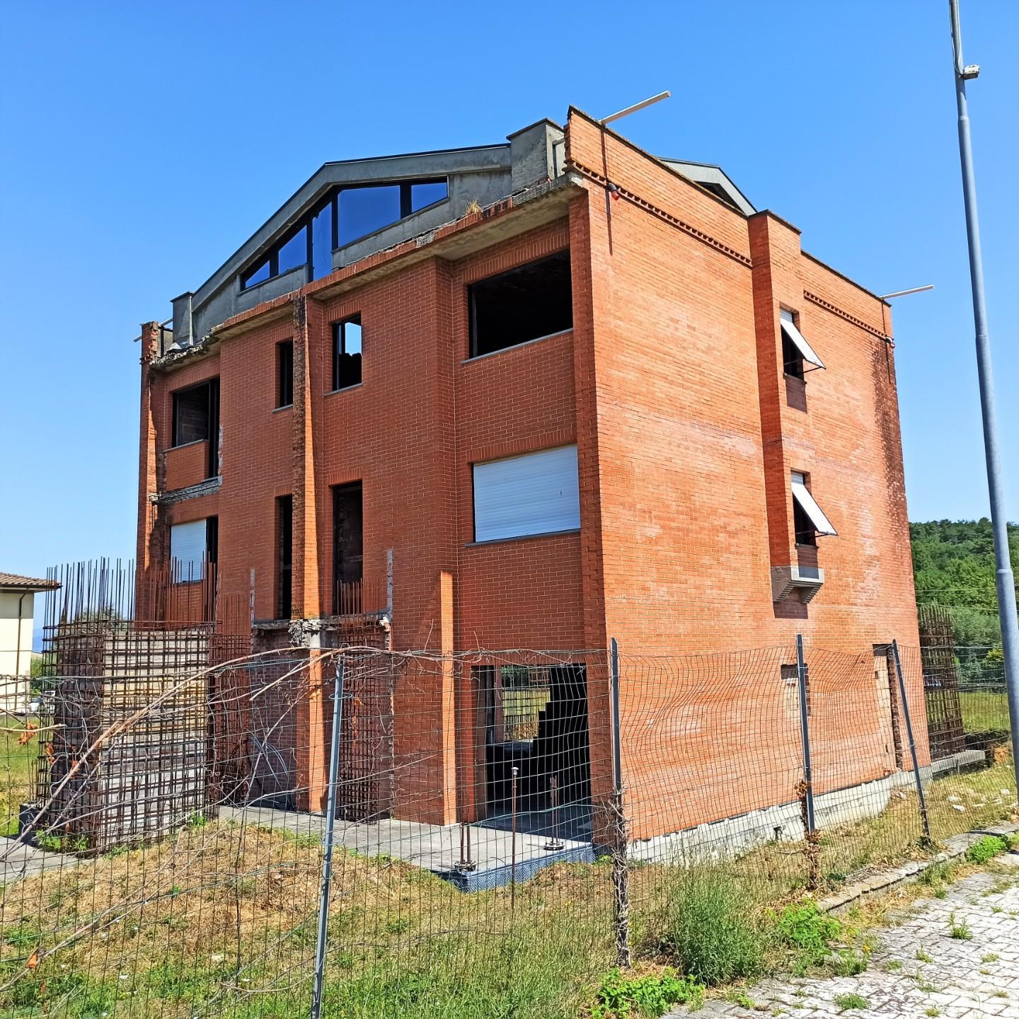 Stabile/Palazzo con terrazzo a Capannori - san leonardo in treponzio - 01