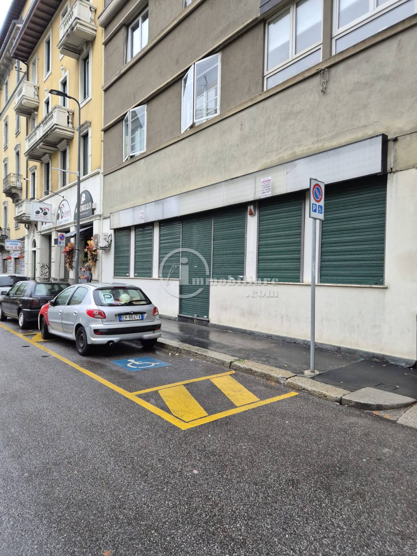 Negozio in vendita a Milano, Certosa