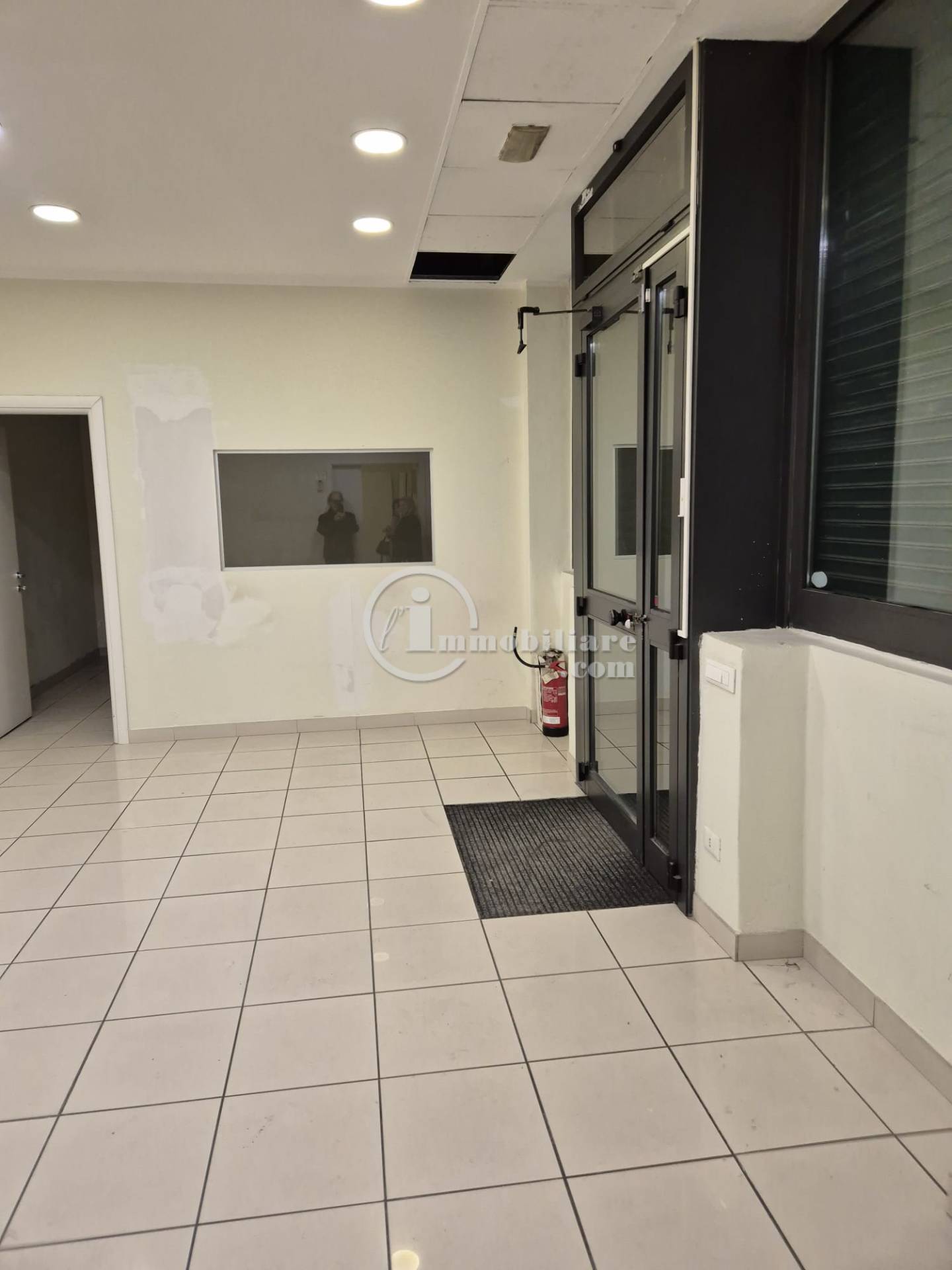 Negozio in vendita a Milano, Certosa