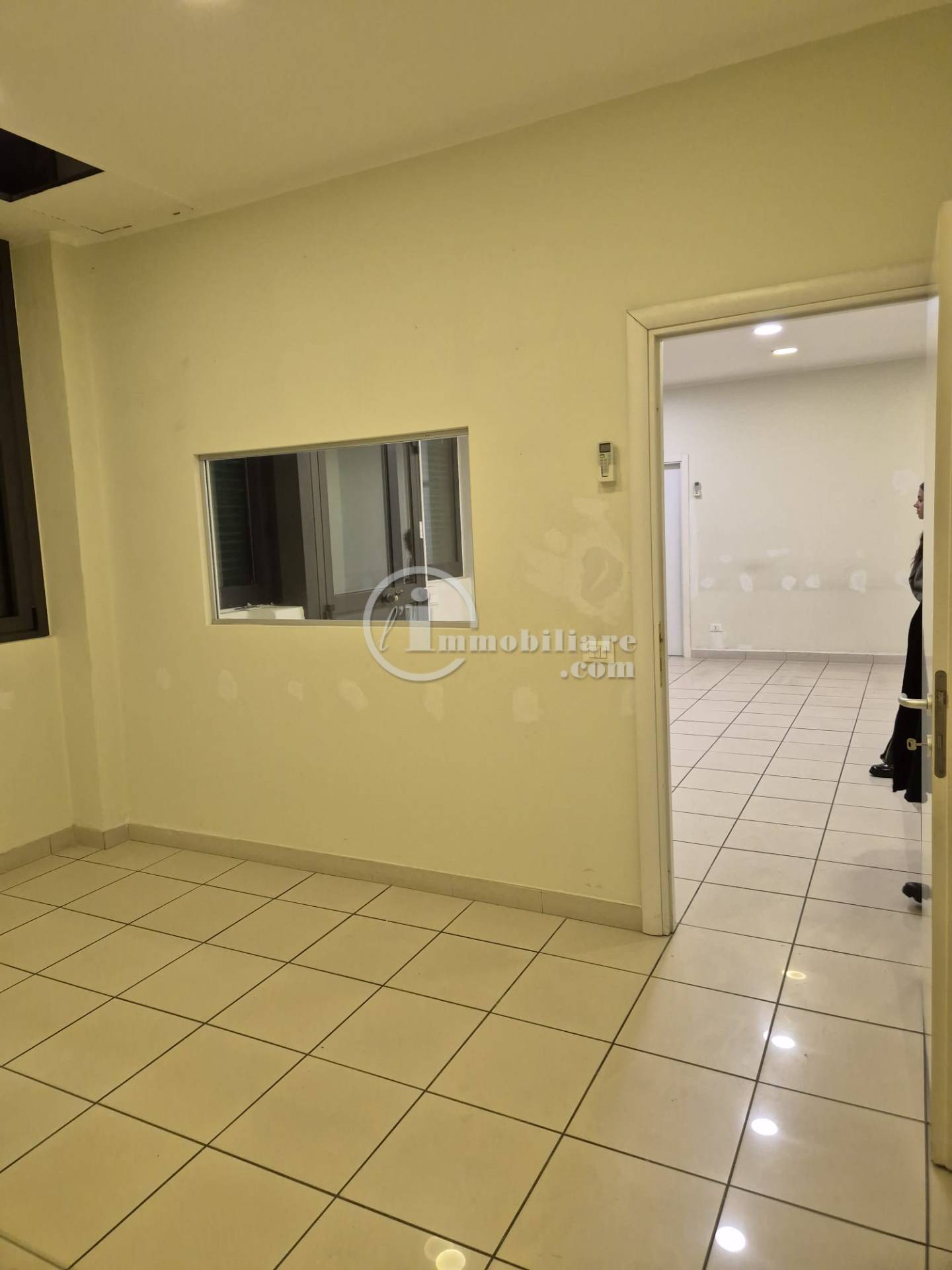 Negozio in vendita a Milano, Certosa