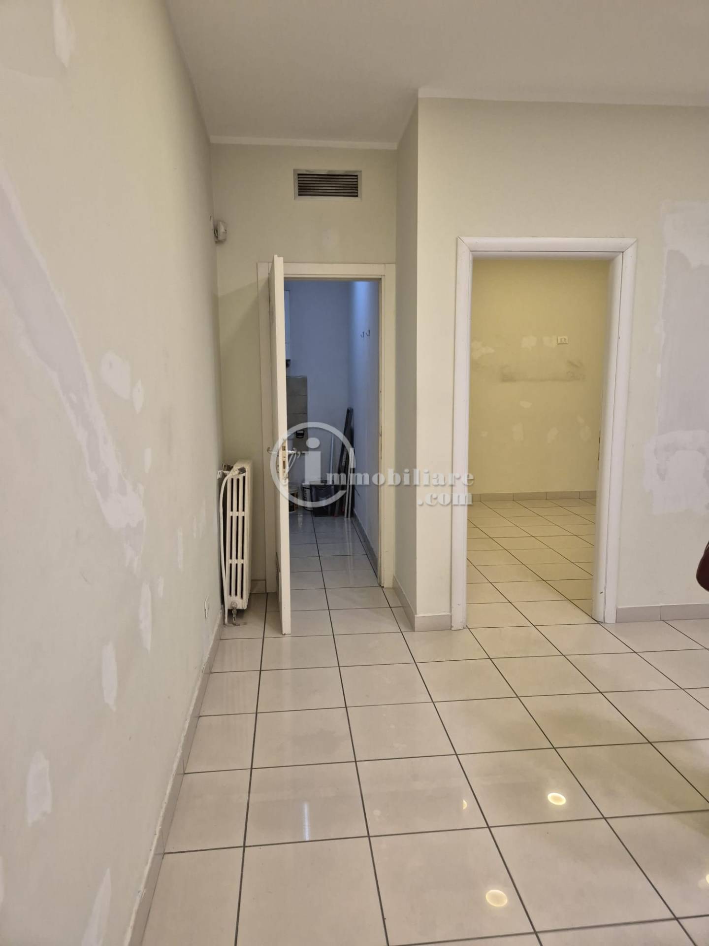 Negozio in vendita a Milano, Certosa