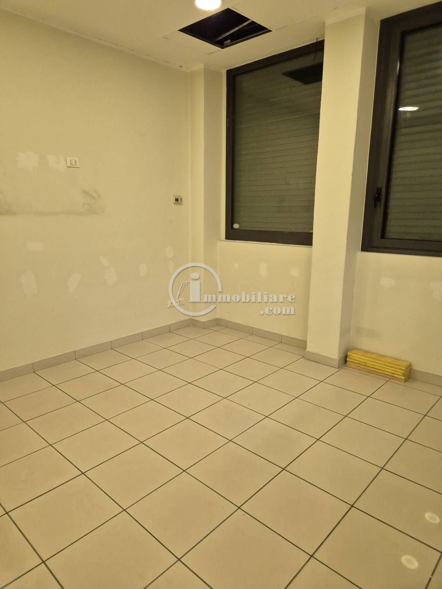 Negozio in vendita a Milano, Certosa