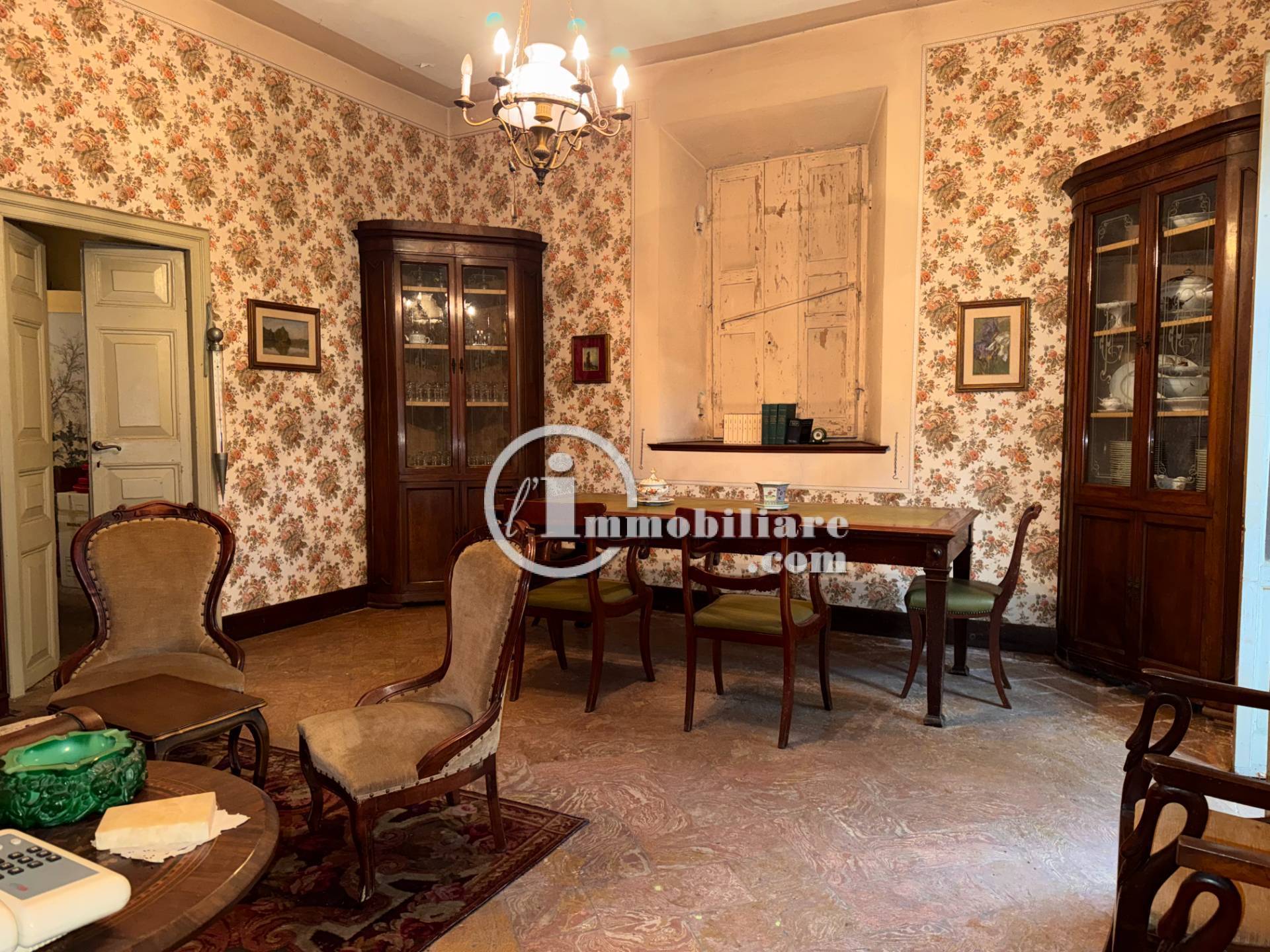 Palazzo/Stabile uso commerciale in vendita a Lomazzo