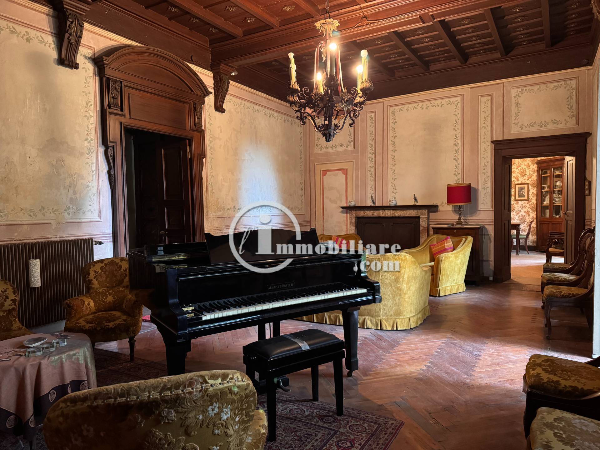 Palazzo/Stabile uso commerciale in vendita a Lomazzo