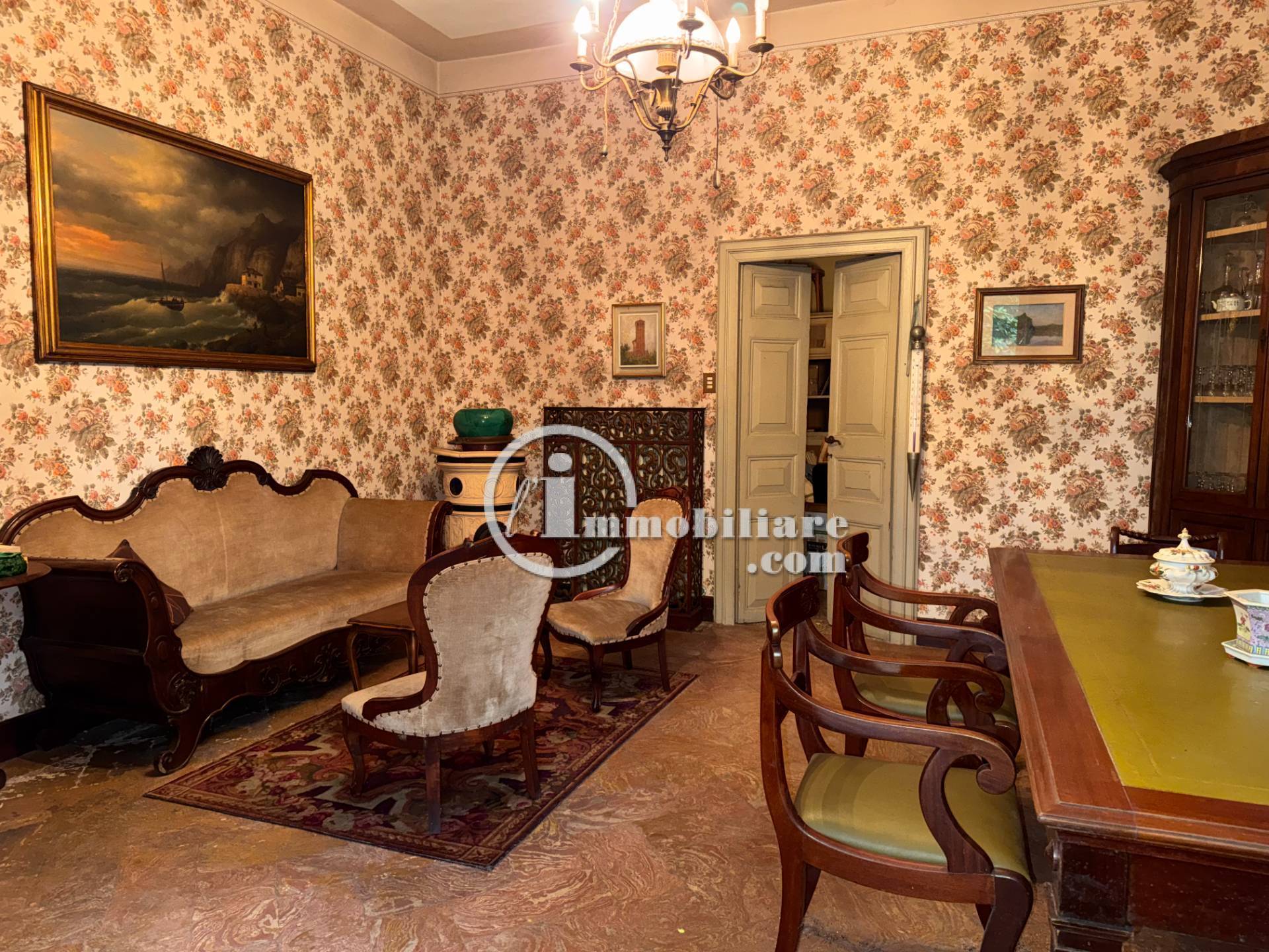 Palazzo/Stabile uso commerciale in vendita a Lomazzo