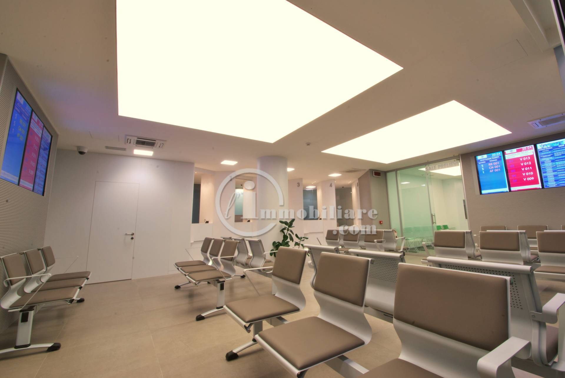 Complesso commerciale in vendita a San Donato Milanese