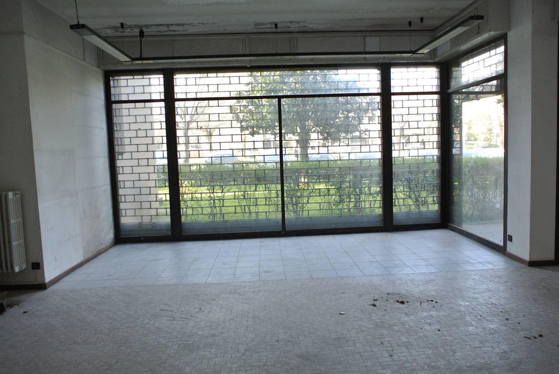 Locale commerciale in vendita a Fidenza