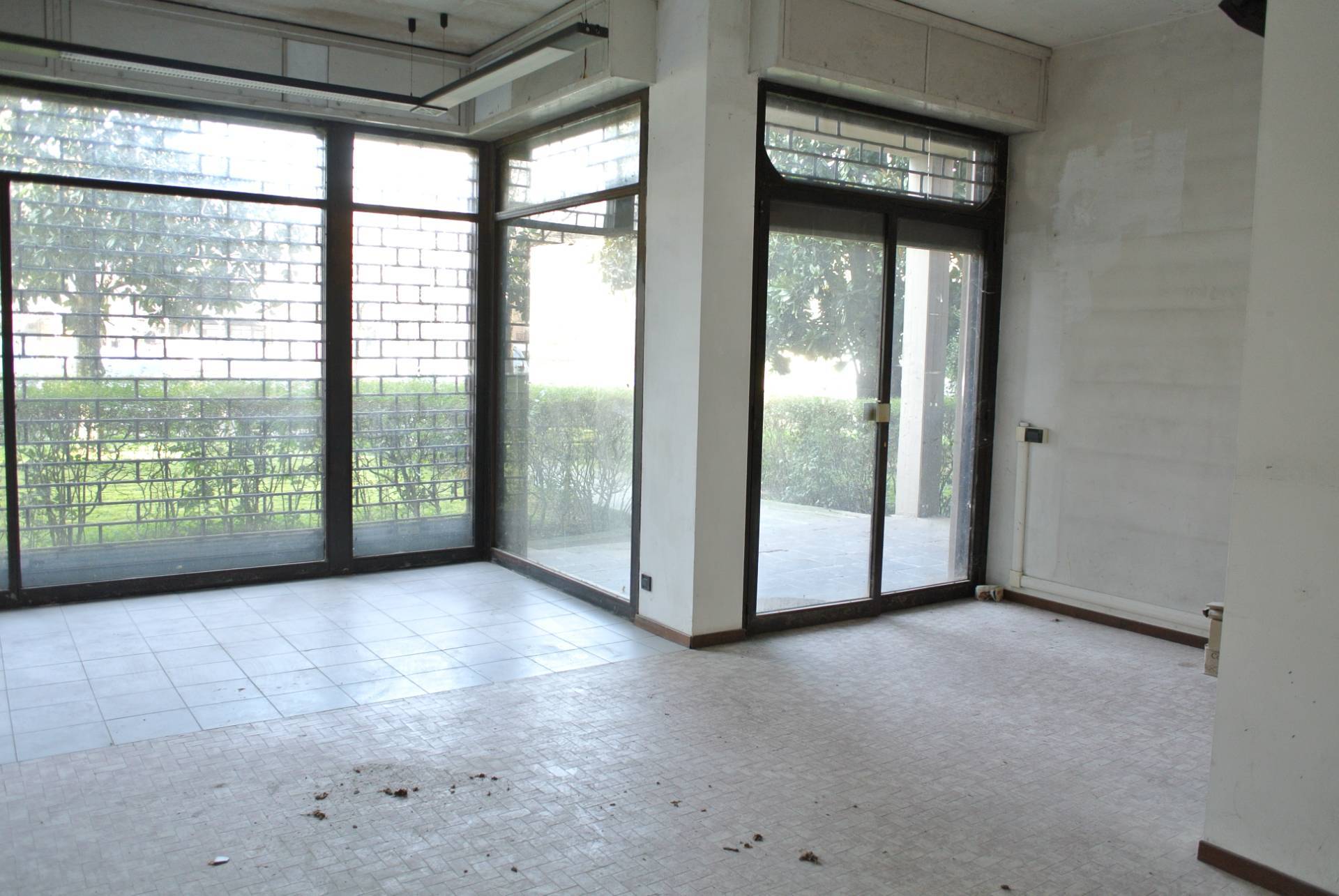 Locale commerciale in vendita a Fidenza