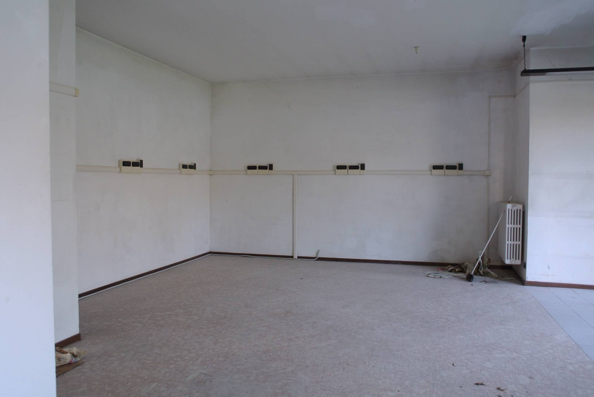 Locale commerciale in vendita a Fidenza