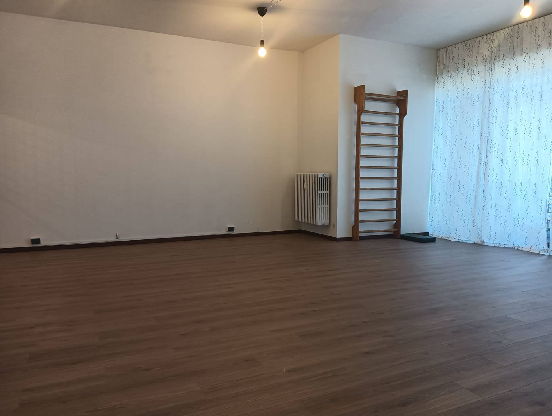 Locale commerciale in affitto a Fidenza