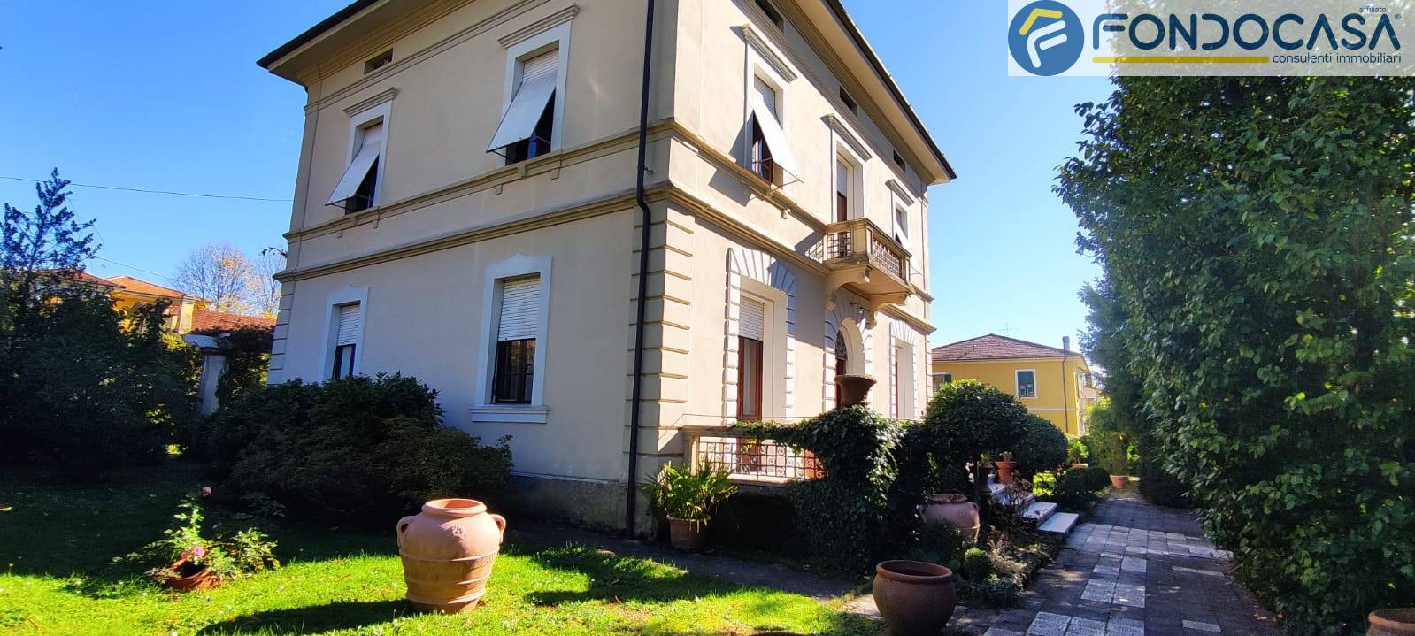 Abitazioni tipiche storiche in vendita a Barga