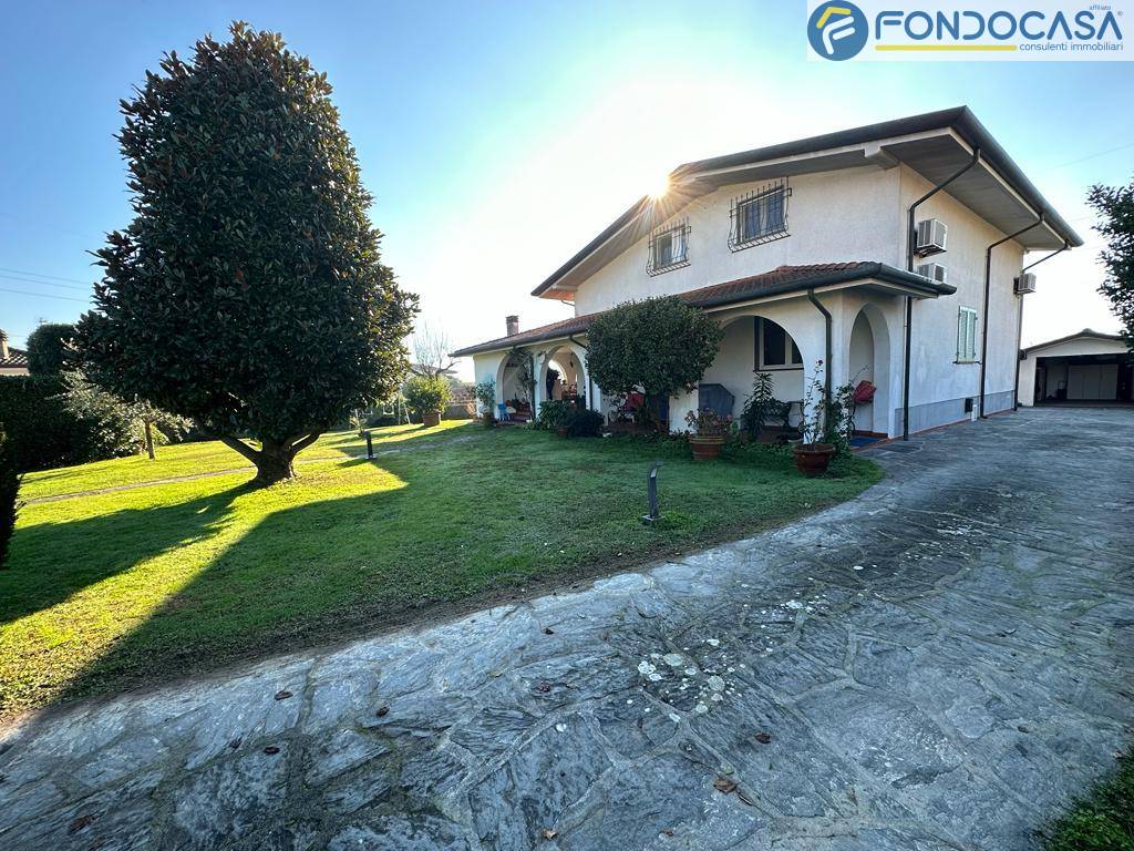 Villa in vendita a Montignoso, Cinquale