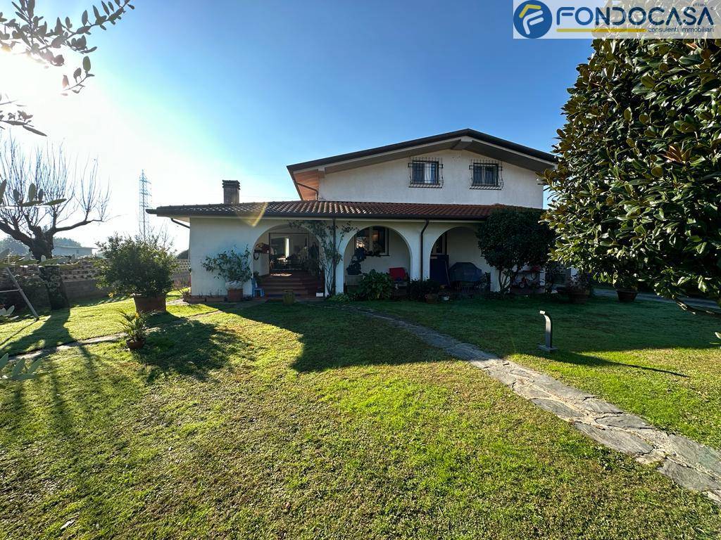 Villa in vendita a Montignoso, Cinquale