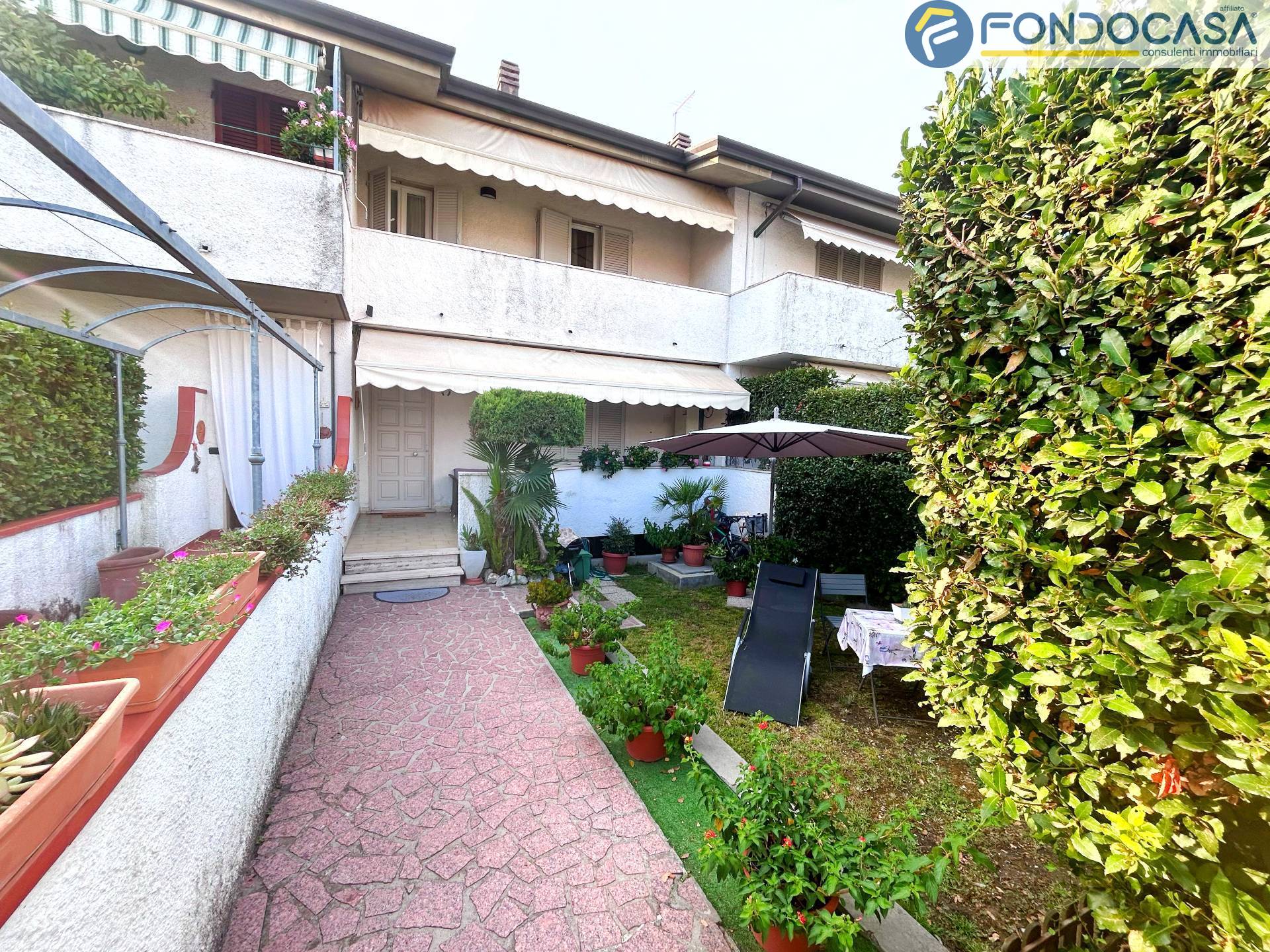 Villa trifamiliare in vendita a Seravezza, Querceta